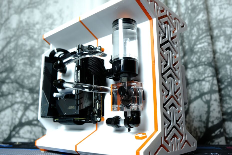 Designer 3D Prints PC Case Dubbed The Thing 3D Printing